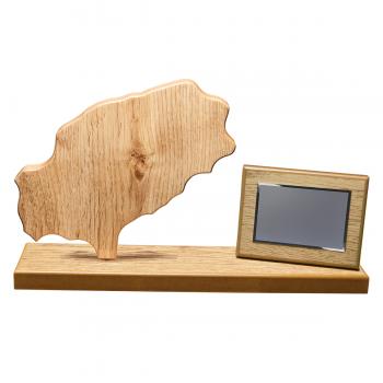 Mapa madera Ibiza roble natural con base alargada y placa (Frontal)