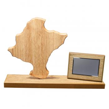 Mapa madera Navarra roble natural con base alargada y placa (Frontal)