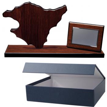 Mapa madera País Vasco wengue con base alargada y placa (Frontal)