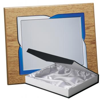 Kit placa de madera color roble natural, aluminio y estuche lujo, serie P200B-50890 (Frontal)