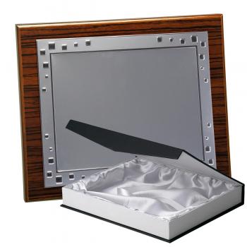 Kit placa de madera color zebrano nogal, aluminio y estuche lujo, serie P240B-50570 (Frontal)