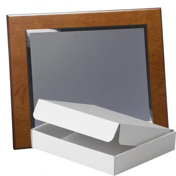 Kit placa de madera color roble avellana mate, aluminio y estuche sencillo, serie P310A-50880 (Frontal)