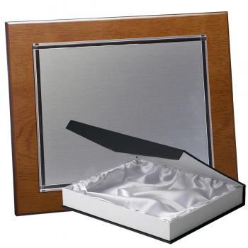 Kit placa de madera color roble avellana mate, aluminio y estuche lujo, serie P400B-50880 (Frontal)