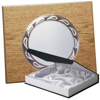 Kit placa de madera color roble natural, aluminio y estuche lujo, serie P500B-50830 (Frontal)