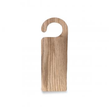 Colgador madera puerta hotel