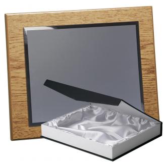 Kit placa de madera color roble natural, aluminio y estuche lujo, serie P310B-50830 (Frontal)