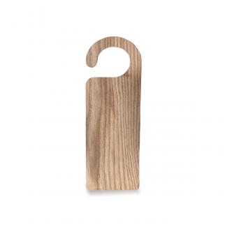 Colgador madera puerta hotel